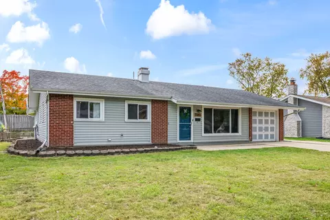 585 Amherst Ln, Hoffman Estates, IL 60169 photo 3
