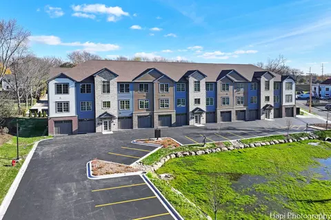 319 S Glendale Ave #204, Barrington, IL 60010