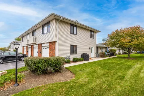 120 Brewster Ct #D, Bloomingdale, IL 60108