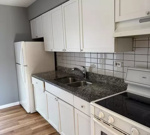 7719 S Roberts Rd, Bridgeview, IL 60455 photo 3