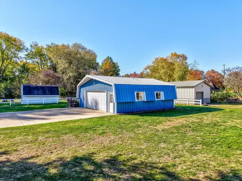 Exterior - 605 Pinetree Rd, Streator, IL 61364 photo 6 of 7