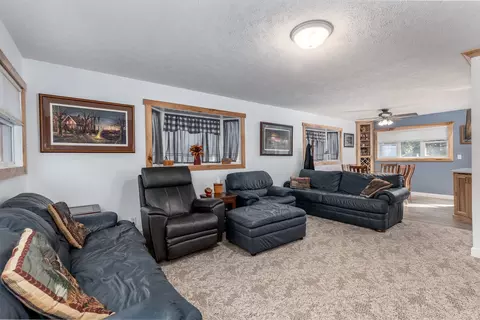 Living - 605 Pinetree Rd, Streator, IL 61364 photo 2 of 2