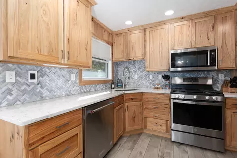 Kitchen - 605 Pinetree Rd, Streator, IL 61364 photo 2 of 3