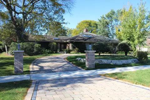 2290 Cedar Ct, Northbrook, IL 60062