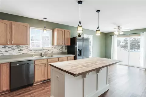 Kitchen - 600 Spring Dr, Marengo, IL 60152 photo 2 of 2