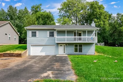 1233 Lakewood Dr, Lake Holiday, IL 60552