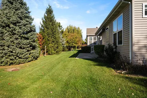 Exterior - 1176 Heathrow Ln, Aurora, IL 60502 photo 4 of 7
