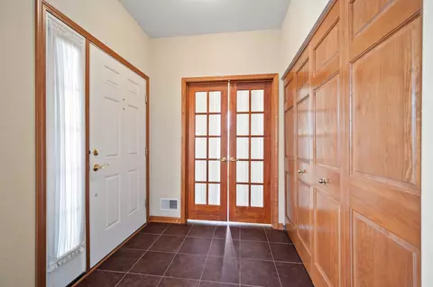 Entry Way - 1176 Heathrow Ln, Aurora, IL 60502 photo 2 of 2