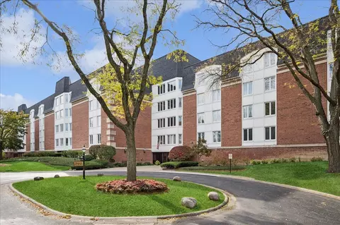 175 Lake Blvd #301, Buffalo Grove, IL 60089