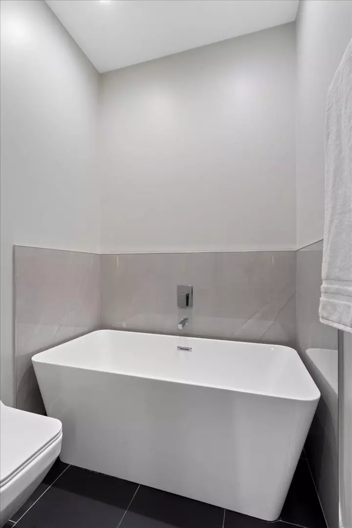 Bath - 4232 W Belmont Ave #5, Chicago, IL 60641 photo 4 of 6