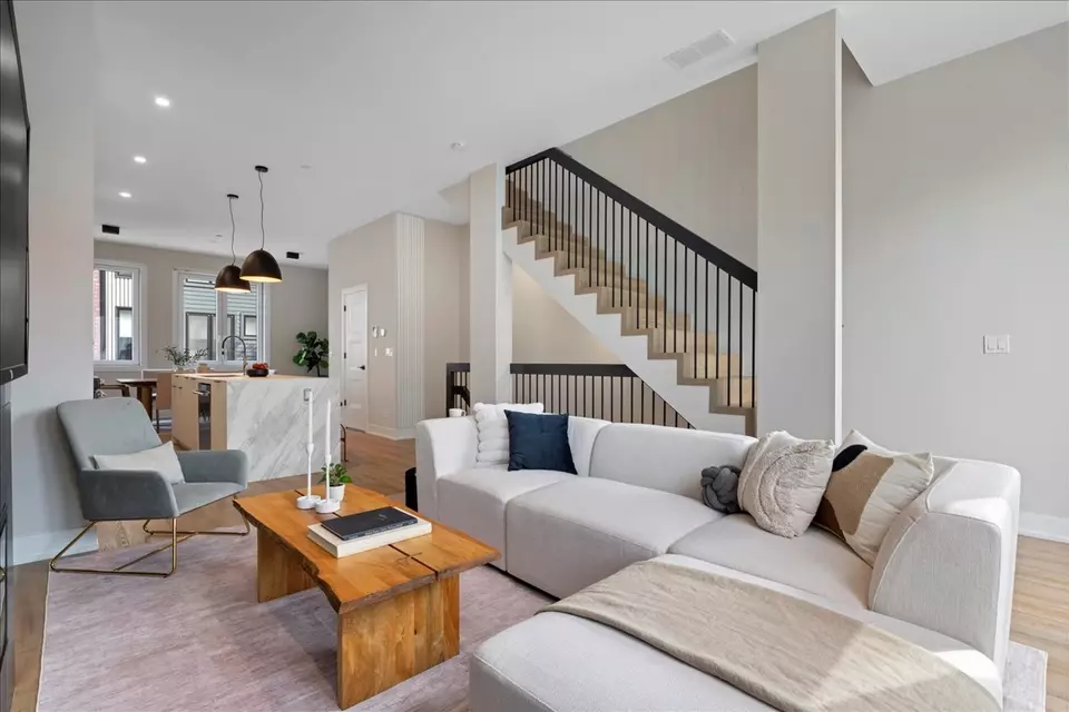 Living - 4232 W Belmont Ave #5, Chicago, IL 60641 photo 5 of 5