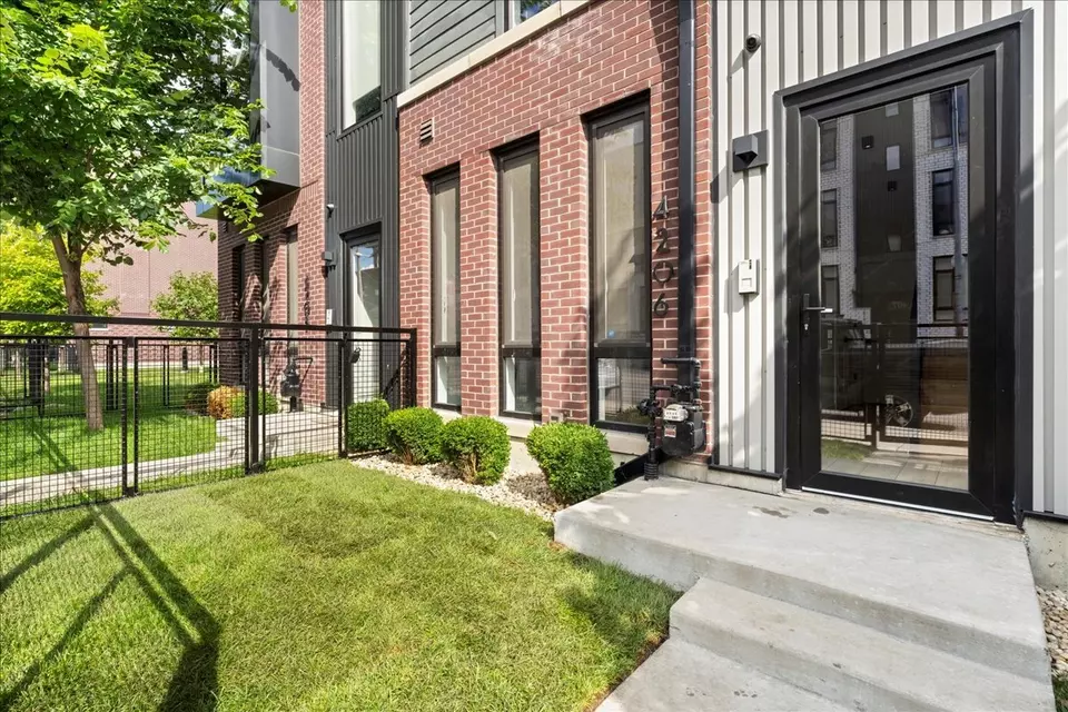 Exterior - 4232 W Belmont Ave #5, Chicago, IL 60641 photo 2 of 3