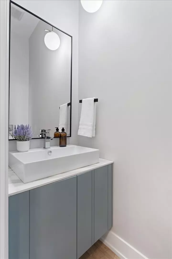 Bath - 4232 W Belmont Ave #5, Chicago, IL 60641 photo 1 of 6