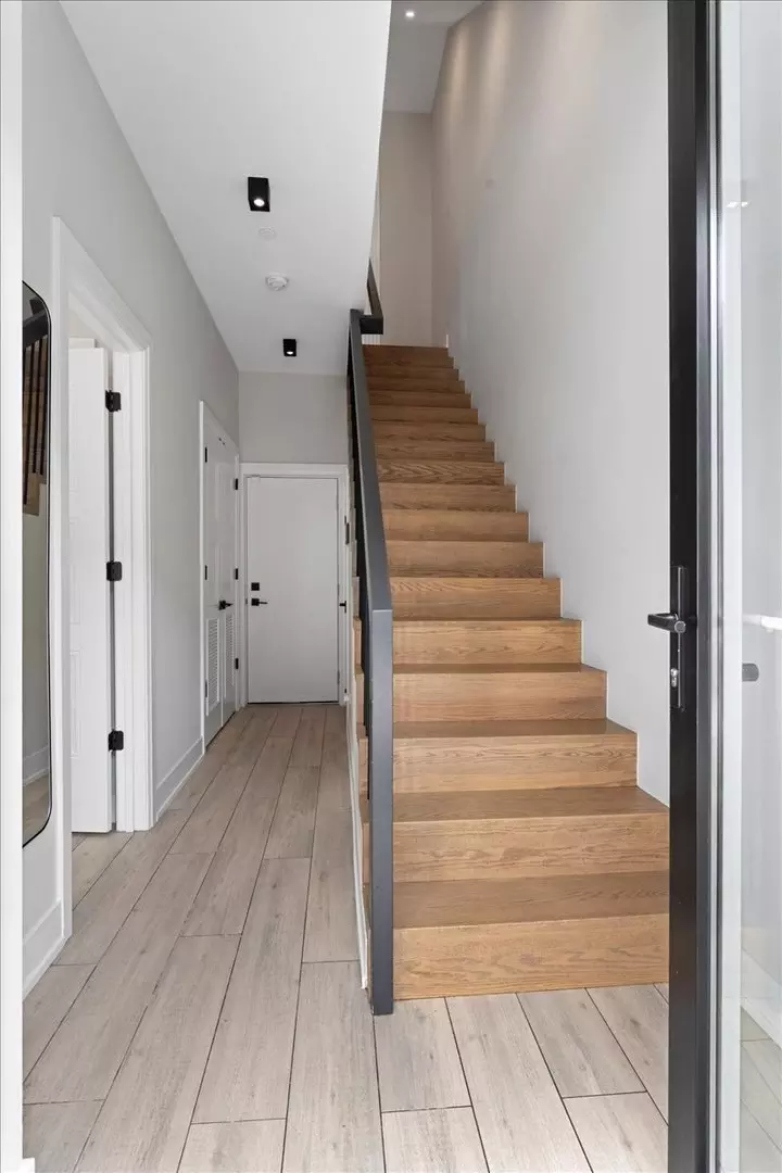 Entry Way - 4232 W Belmont Ave #5, Chicago, IL 60641 photo 1 of 2