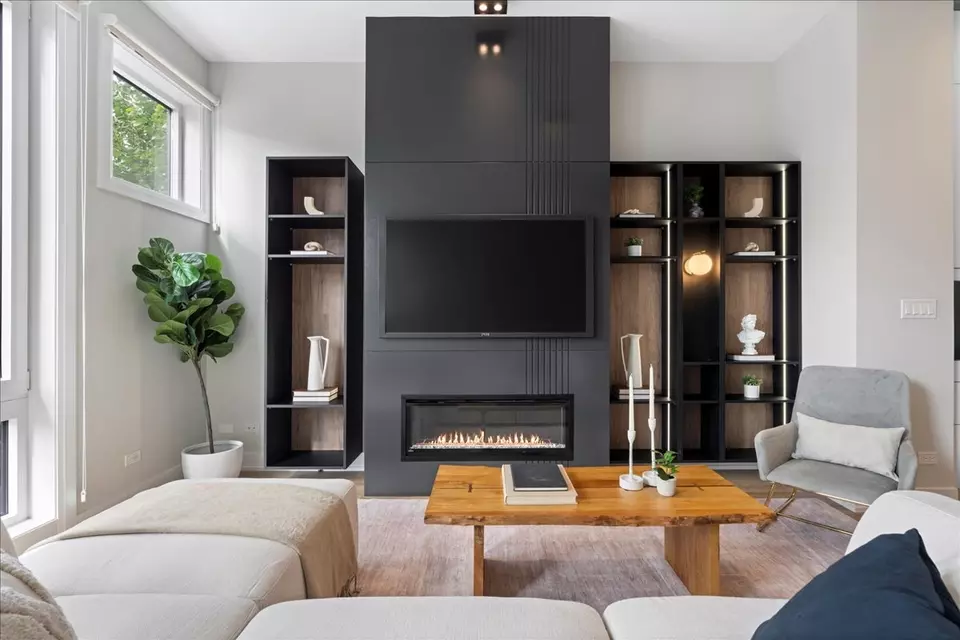 Living - 4232 W Belmont Ave #5, Chicago, IL 60641 photo 3 of 5