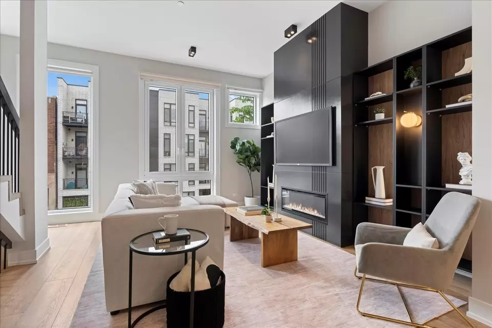 Living - 4232 W Belmont Ave #5, Chicago, IL 60641 photo 1 of 5