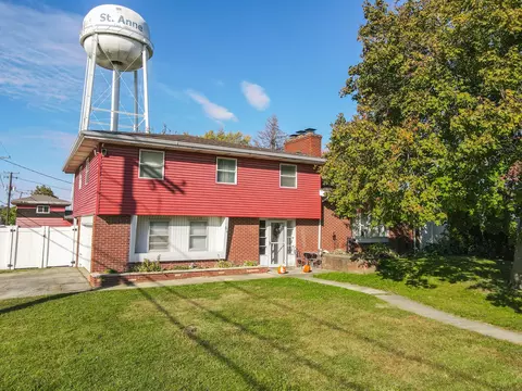 375 S Saint Louis Ave, Saint Anne, IL 60964