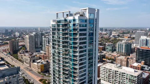 303 W Ohio St #2201, Chicago, IL 60654
