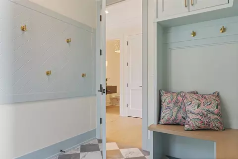 Entry Way - 889 Cherry St, Winnetka, IL 60093 photo 3 of 10