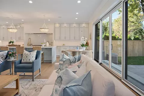 Living - 889 Cherry St, Winnetka, IL 60093 photo 2 of 6