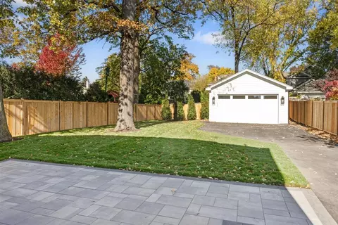 Exterior - 889 Cherry St, Winnetka, IL 60093 photo 4 of 7