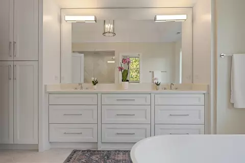 Bath - 889 Cherry St, Winnetka, IL 60093 photo 3 of 12