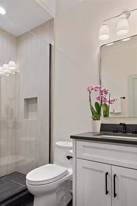 Bath - 889 Cherry St, Winnetka, IL 60093 photo 12 of 12