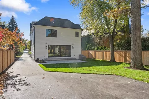 Exterior - 889 Cherry St, Winnetka, IL 60093 photo 5 of 7