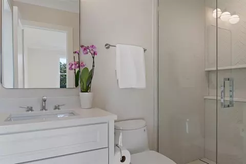 Bath - 889 Cherry St, Winnetka, IL 60093 photo 8 of 12