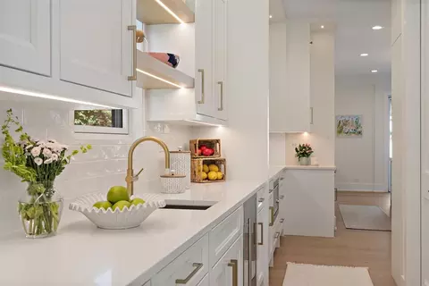 Kitchen - 889 Cherry St, Winnetka, IL 60093 photo 5 of 7