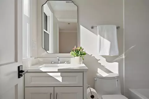 Bath - 889 Cherry St, Winnetka, IL 60093 photo 6 of 12