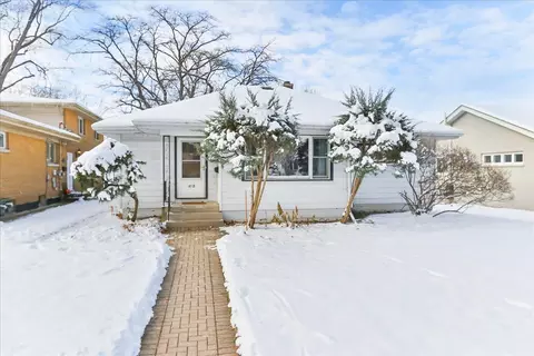 815 N Ellsworth St, Naperville, IL 60563