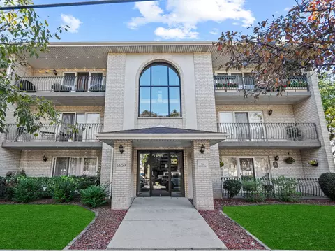 6659 W 64th Pl #305, Chicago, IL 60638