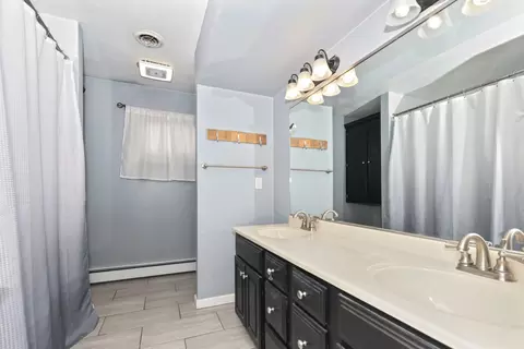 Bath - 407 S Washington St, Sidney, IL 61877 photo 3 of 4