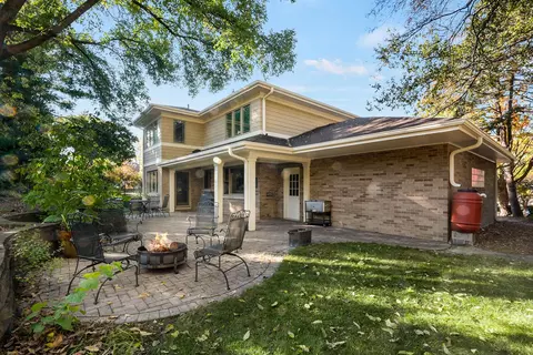 Exterior - 325 Pine Ct, Naperville, IL 60540 photo 3 of 3