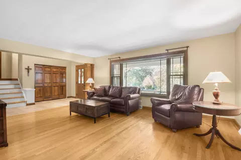 Living - 325 Pine Ct, Naperville, IL 60540 photo 2 of 3