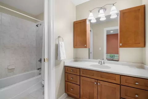 Bath - 325 Pine Ct, Naperville, IL 60540 photo 1 of 3