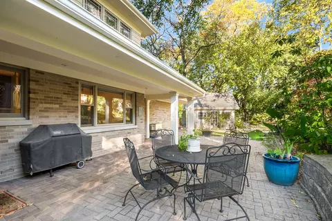 Exterior - 325 Pine Ct, Naperville, IL 60540 photo 2 of 3
