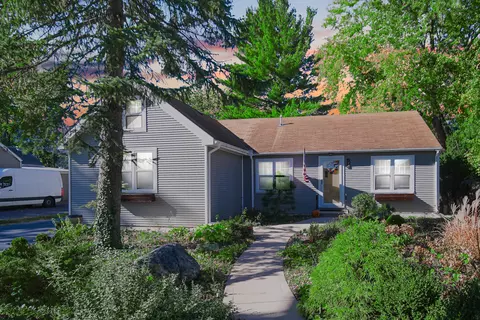 148 Wheeling Ave, Wheeling, IL 60090