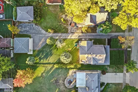 View/Area - 197 Herrick Rd, Riverside, IL 60546 photo 3 of 5