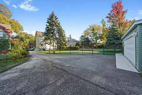 Exterior - 197 Herrick Rd, Riverside, IL 60546 photo 4 of 8