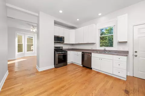 Kitchen - 197 Herrick Rd, Riverside, IL 60546 photo 1 of 3