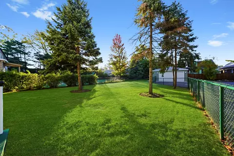 Exterior - 197 Herrick Rd, Riverside, IL 60546 photo 7 of 8