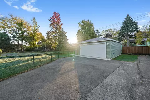 Exterior - 197 Herrick Rd, Riverside, IL 60546 photo 3 of 8