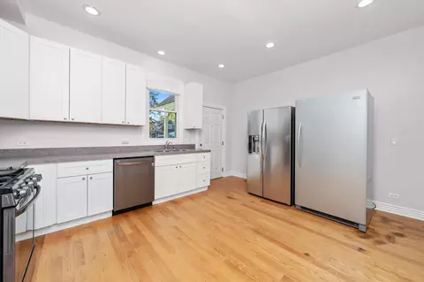 Kitchen - 197 Herrick Rd, Riverside, IL 60546 photo 2 of 3