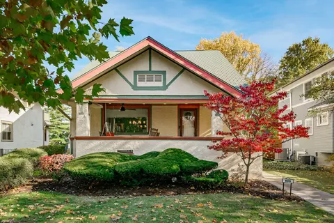 806 N Grove Ave, Oak Park, IL 60302