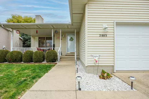 2803 Binghampton Ln, Bloomington, IL 61705 photo 2