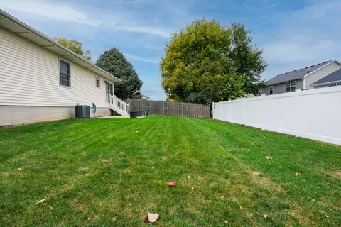 2803 Binghampton Ln, Bloomington, IL 61705 photo 32