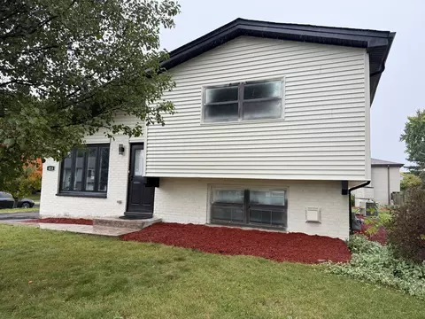 413 Canyon Trl, Carol Stream, IL 60188