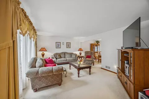 5524 Christopher Dr, Oak Forest, IL 60452 photo 3
